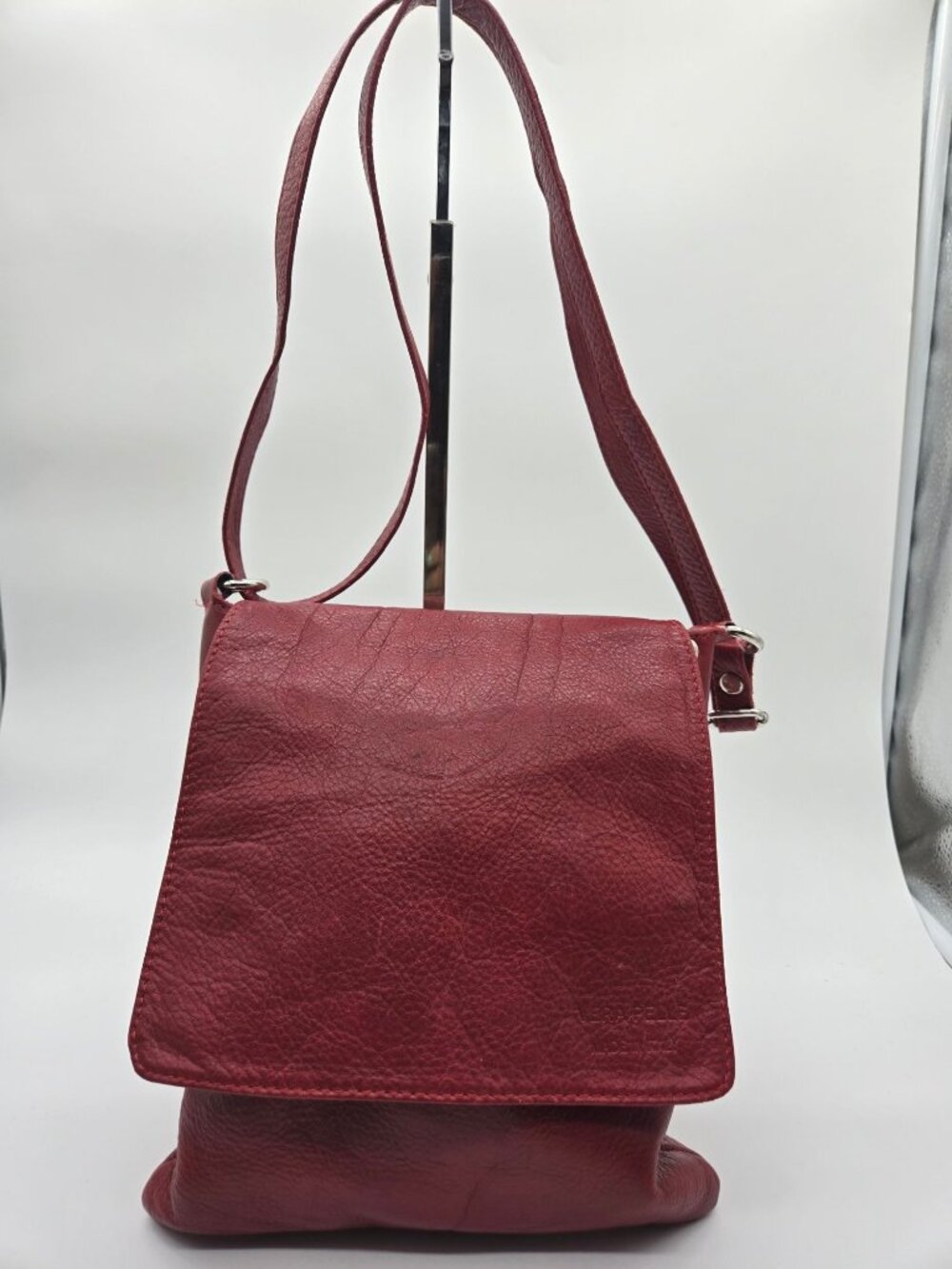 Vera Pelle Red Italian Leather Crossbody Bag With Adjustable Strap & Back Zipper